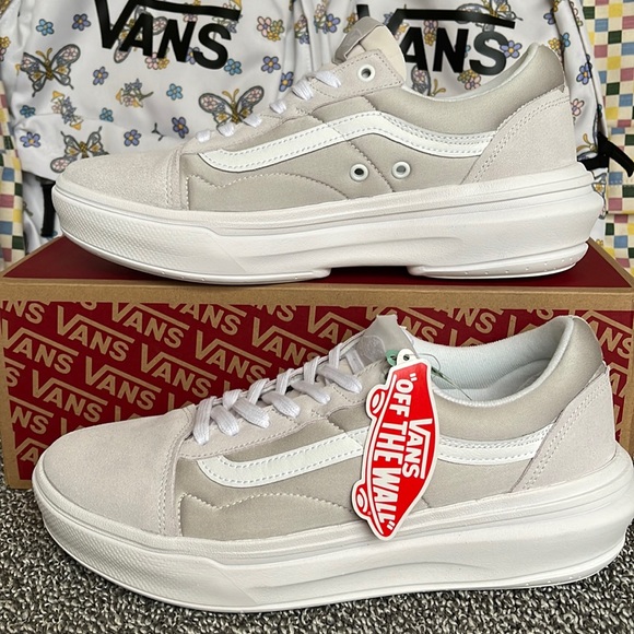 Vans Other - Vans Men’s Old Skool Over
Light Grey/White
VN0A7Q5ELGX
Platforms Sneakers